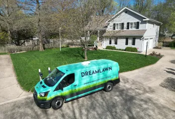 lawn-care-fertilizing-lawn