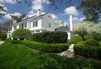 professional-lawn-care-application