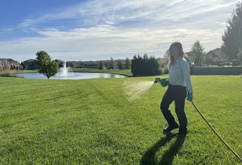 lawn-care-treating-lawn